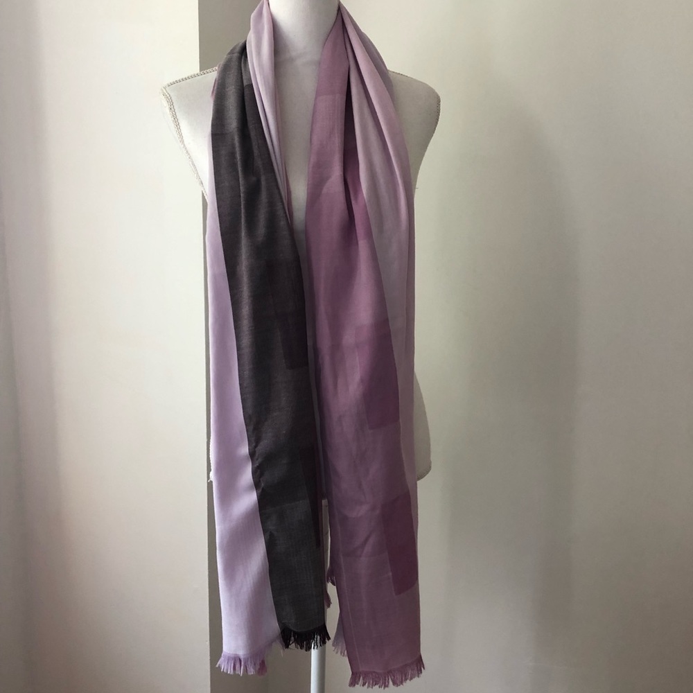 3/$10 NWOT Shades of Purple Scarf
